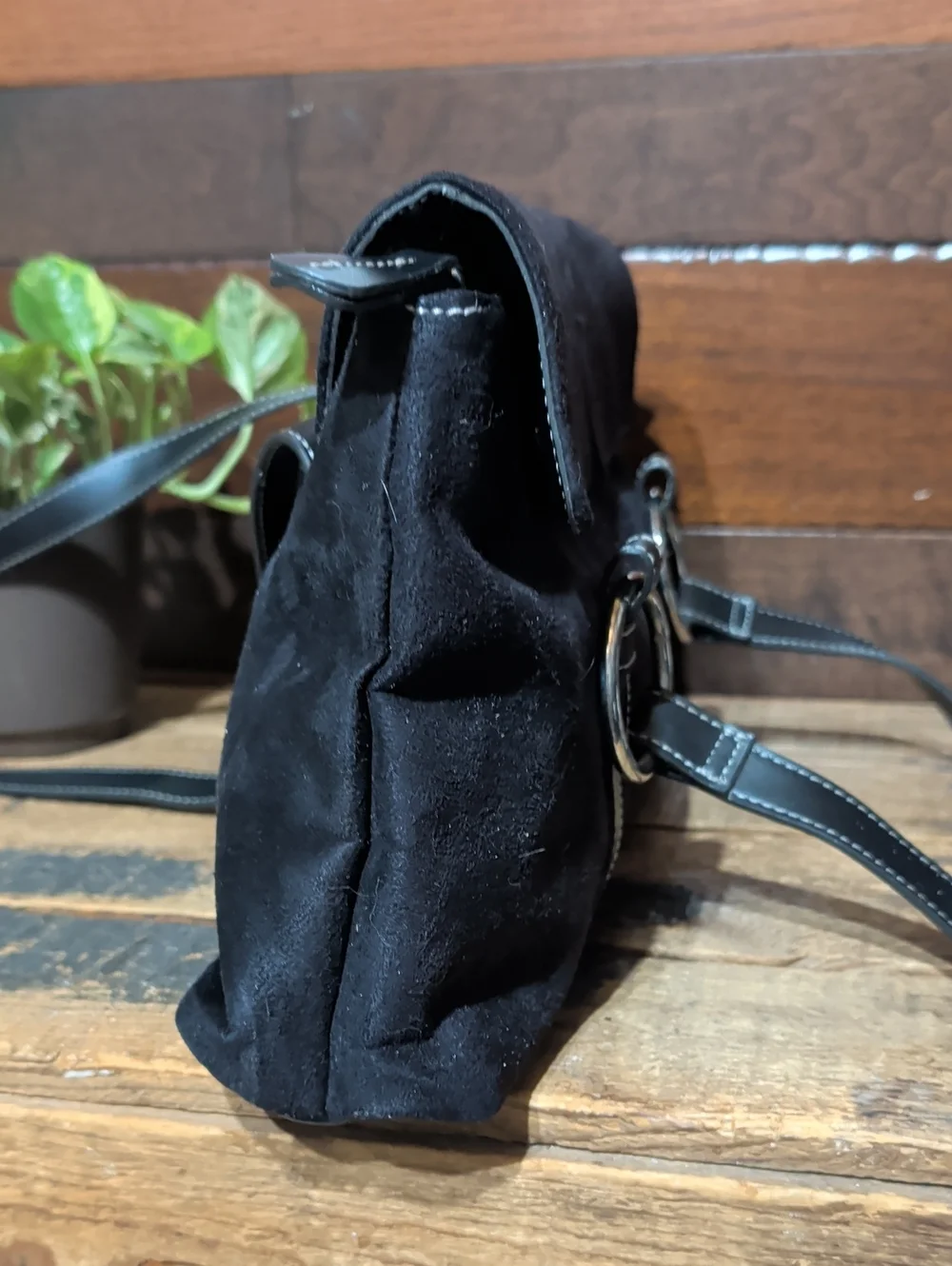 No Brand Tag Black Faux Suede Ring-Accent Shoulder Bag